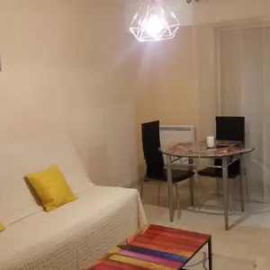 studio-au-calme-50-m-de-la-plage.fr-provencehotel.com/